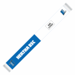 Blau-Weißer Schal mit weißen Fransen. Die linke Hälfte ist blau und trägt das Hertha BSC Logo gestürzt am Ende. Daneben über die Breite den großen Schriftzug "Hertha BSC". Die rechte Hälfte ist weiß. Am Ende ebenfalls das um 90 % gestürzte Logo. In der weißen Fläche ist ein großer Platzhalter für die individuelle Veredelung.